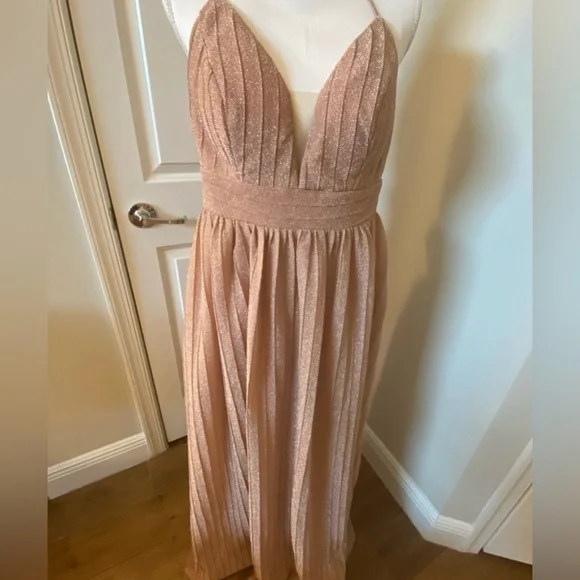 XL Dress 💗 - Picture 9 of 10
